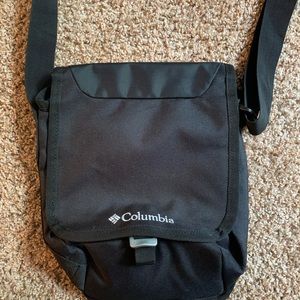 BNWOT Columbia messenger/ crossbody bag